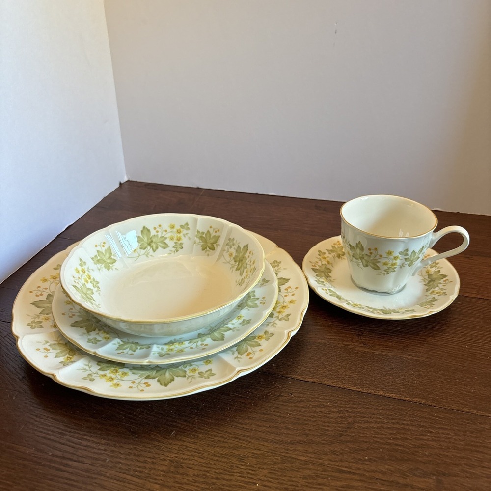 Nikko China Supreme Laurel 5 Pc Place Setting Japan Yellow Flowers Mustard Seeds